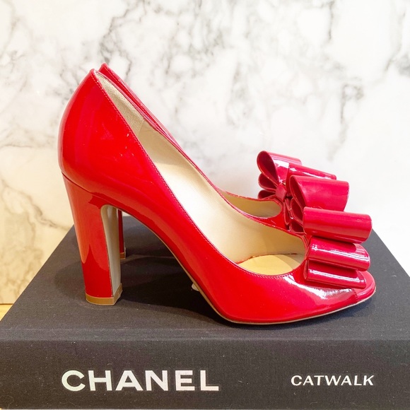Valentino Shoes - ⬇️PRICE DROP⬇️ Valentino Red Patent leather heels